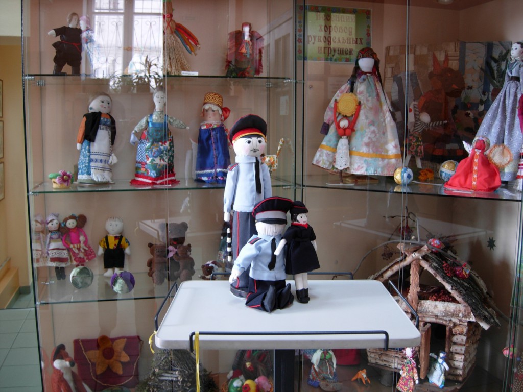 Галина Усова куклы дядя степа тряпичные библиотека выставка