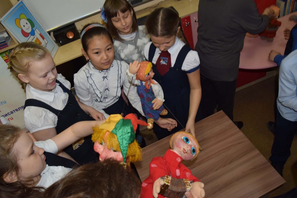 дети куклы Иркутская областная детская библиотека им. Марка Сергеева